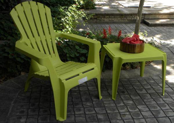 مناسب ترین میز پلاستیکی برای ویلا