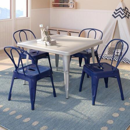 علت محبوبیت انواع میز پلاستیکی چیست؟