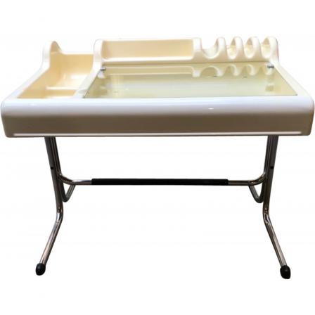 استفاده از میز پلاستیکی برای منزل