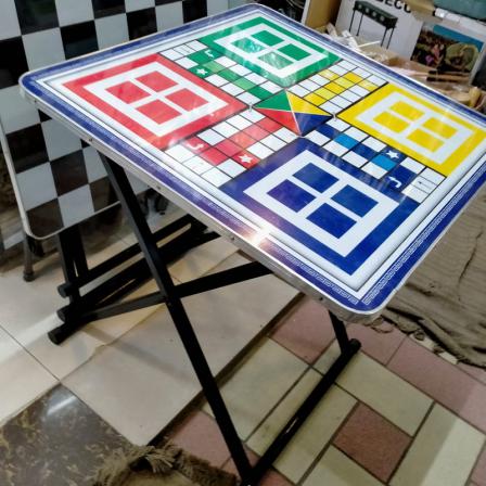 آشنایی با میز پلاستیکی طرح منچ