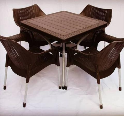 خرید انواع میز پلاستیکی طرح حصیری