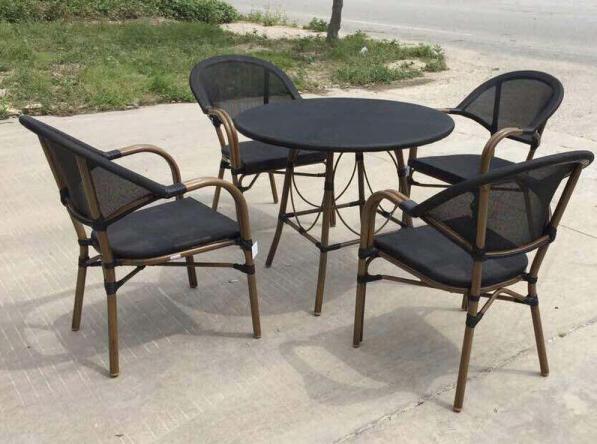 خرید بهترین انواع میز پلاستیکی 4 نفره