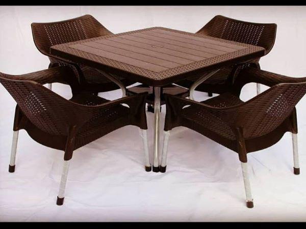 تهیه بهترین انواع میز پلاستیکی کوچک