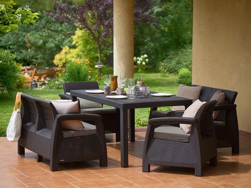 تصویر صندلی پلاستیکی کافی شاپ با طرح حصیری و کیفیت بالا