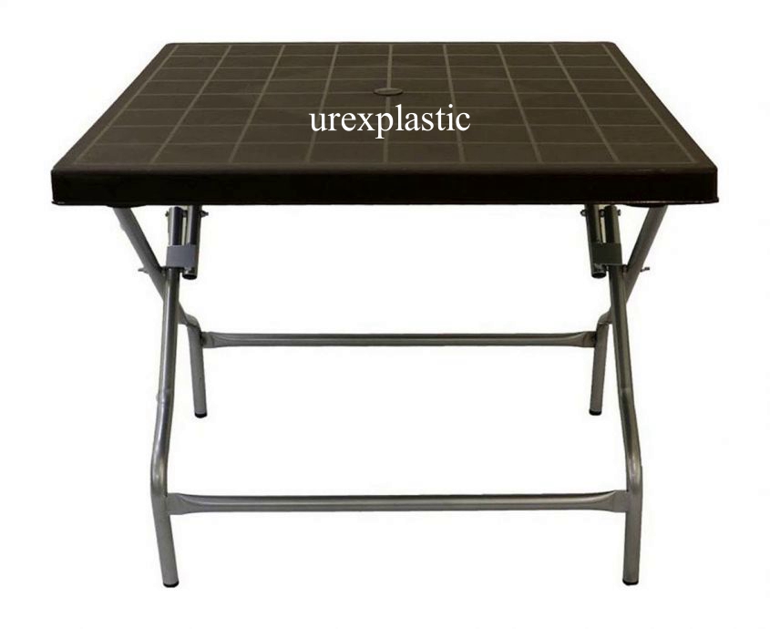 میز پلاستیکی
