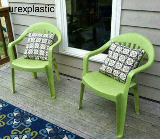 مجموعه‌ای از صندلی پلاستیکی رنگی با کیفیت بالا و قیمت مناسب برای محیط‌های جمعی