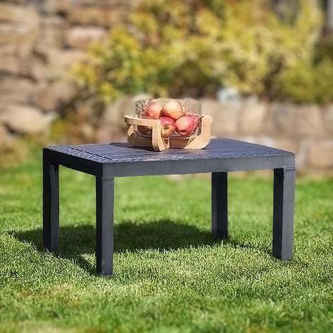 میز پلاستیکی جدید؛ انتخابی مدرن برای دکوراسیون داخلی و فضای باز