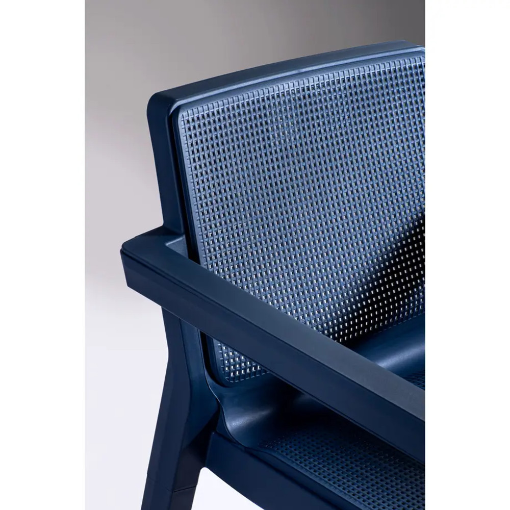 تصویر نزدیک از دسته و پایه مقاوم صندلی پلاستیکی برای استفاده خانگی و تجاری