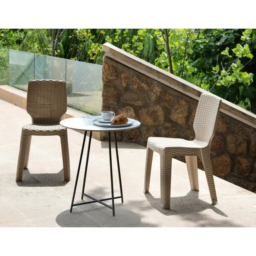 میز پلاستیکی مدرن مناسب فضای داخلی و بیرونی