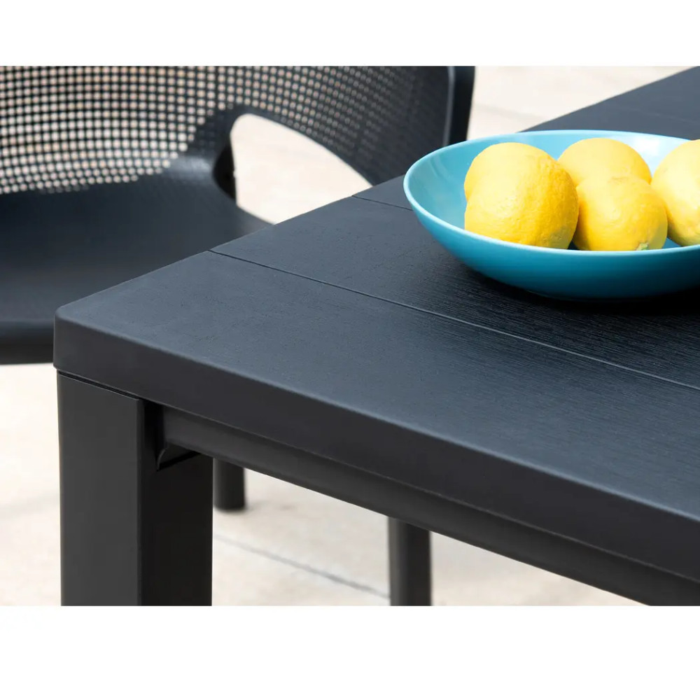 میز پلاستیکی ناهار خوری چه ویژگی‌هایی دارد که انتخاب اکثریت می باشد؟